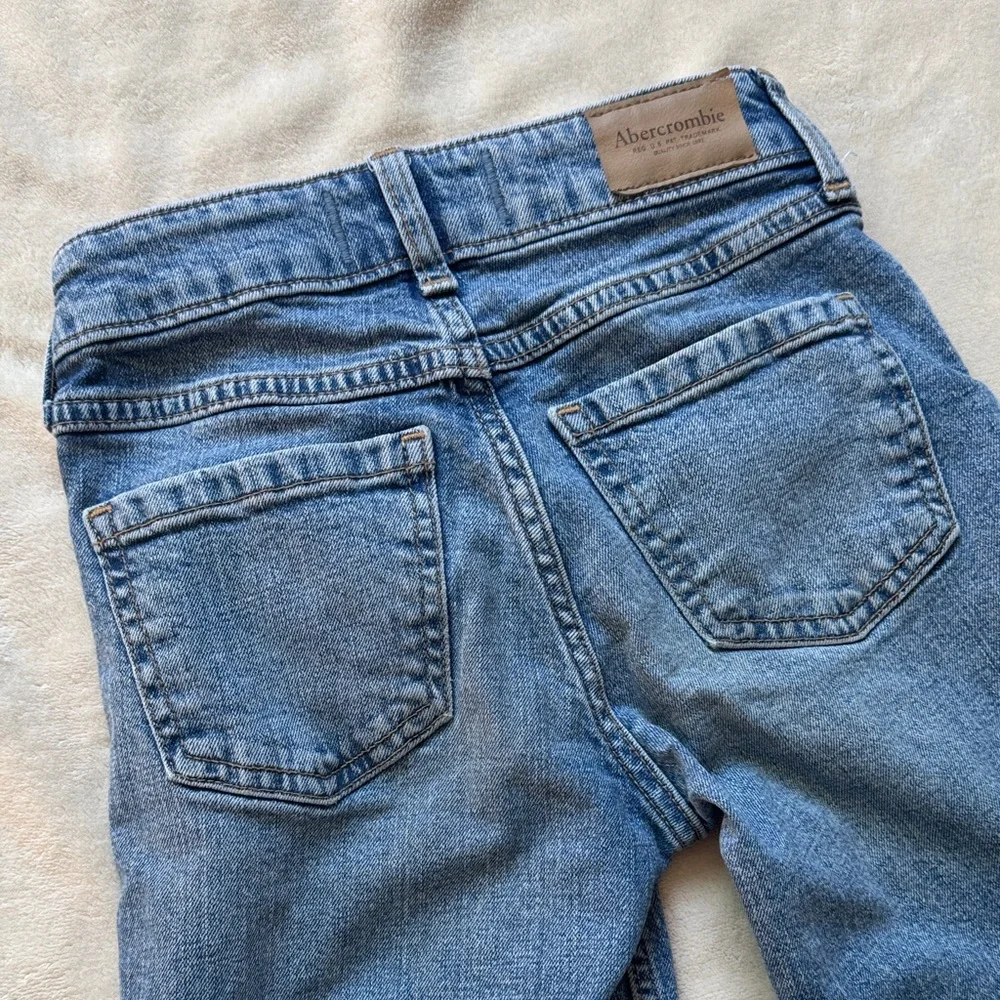 Kids’ Abercrombie & Fitch Wide-Leg Jeans - Picture 5 of 6